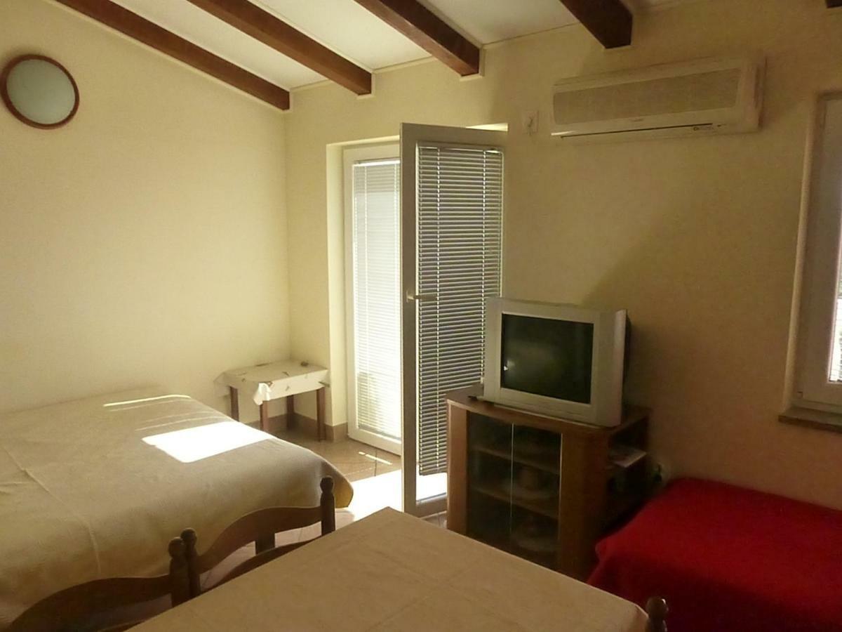 Apartments Vila Lavanda Omišalj Eksteriør bilde