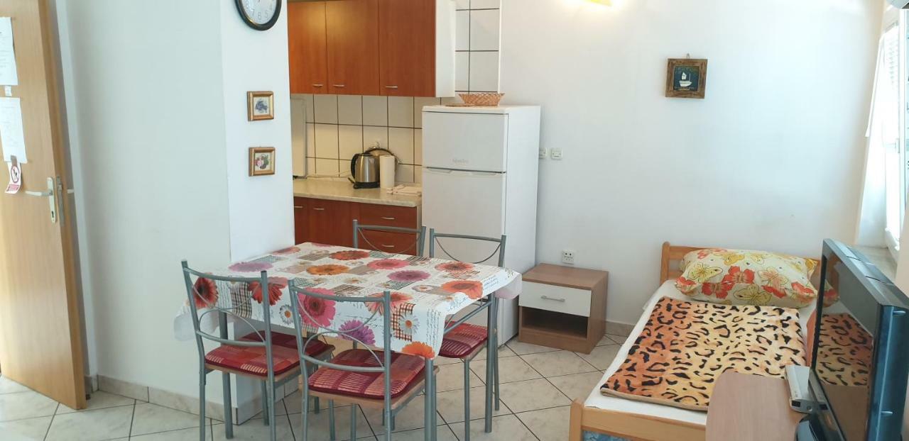 Apartments Vila Lavanda Omišalj Eksteriør bilde